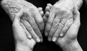 مراقبت از سالمند آلزایمری در جنگ